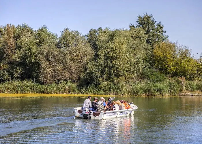 Tisza Balneum فندق 4*